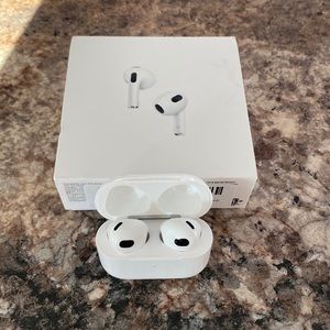 Apple AirPods 3rd Generation with MagSafe Charging Case